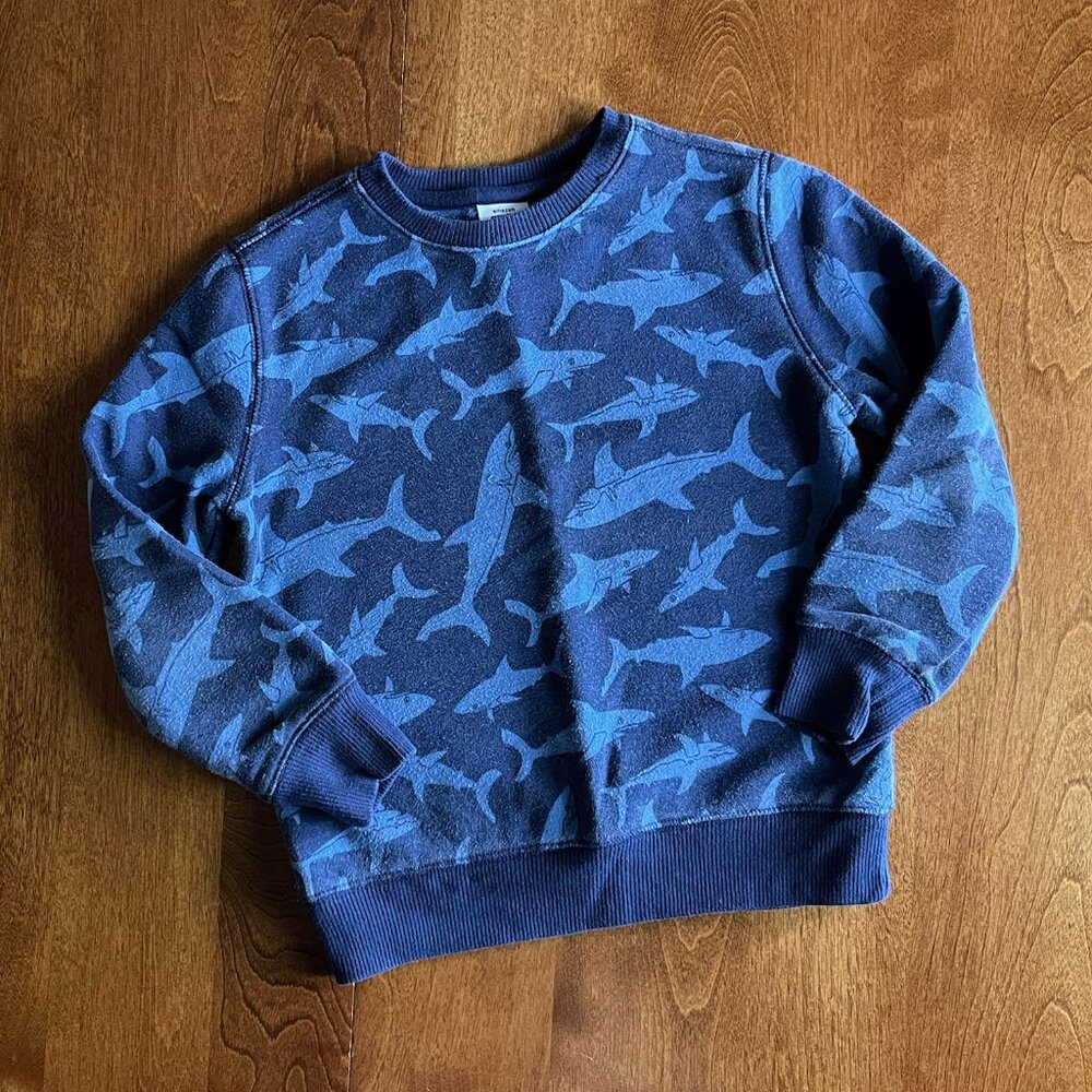 Amazon Essentials shark sweatshirt XS 5-6